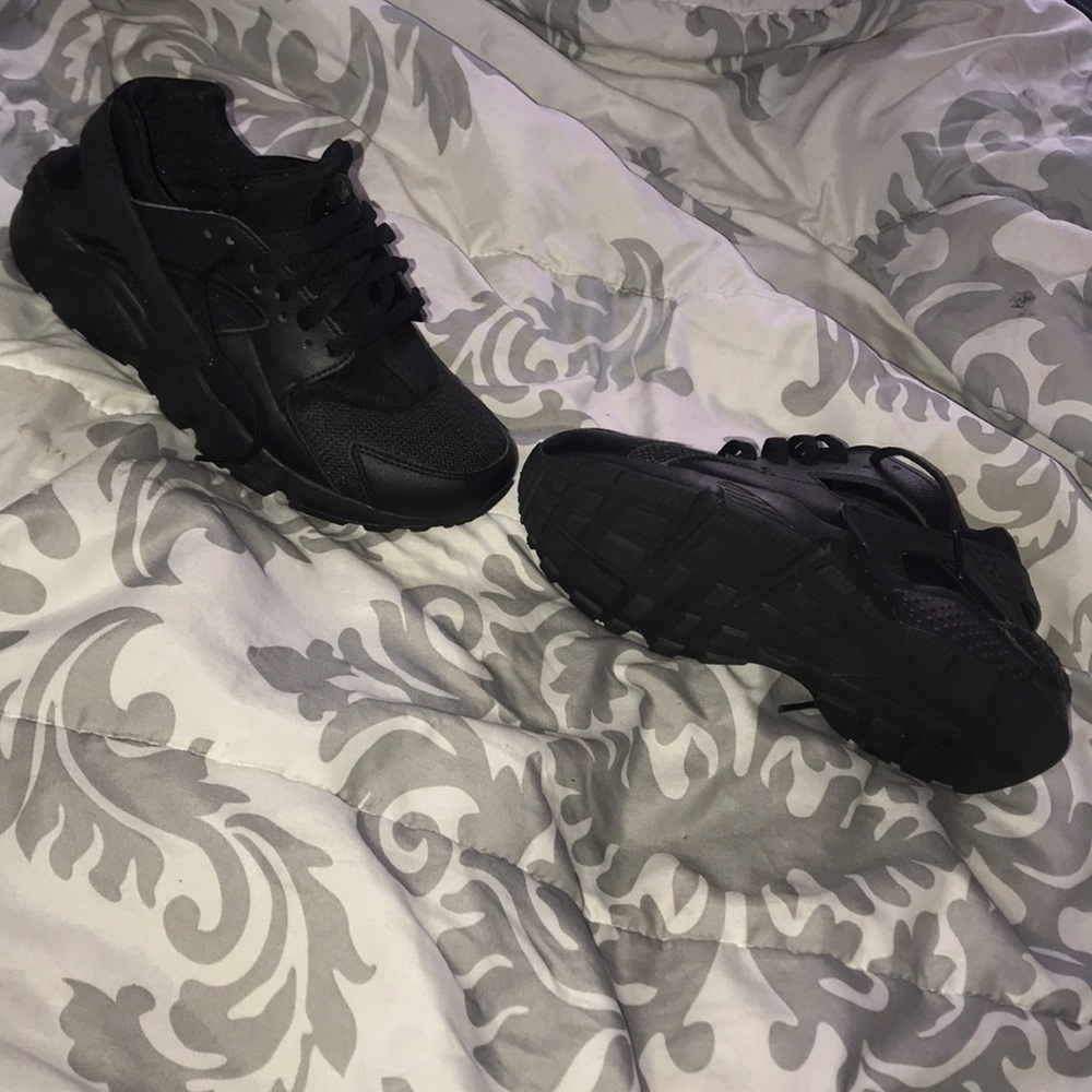 Nike Women's Black Sneakers
